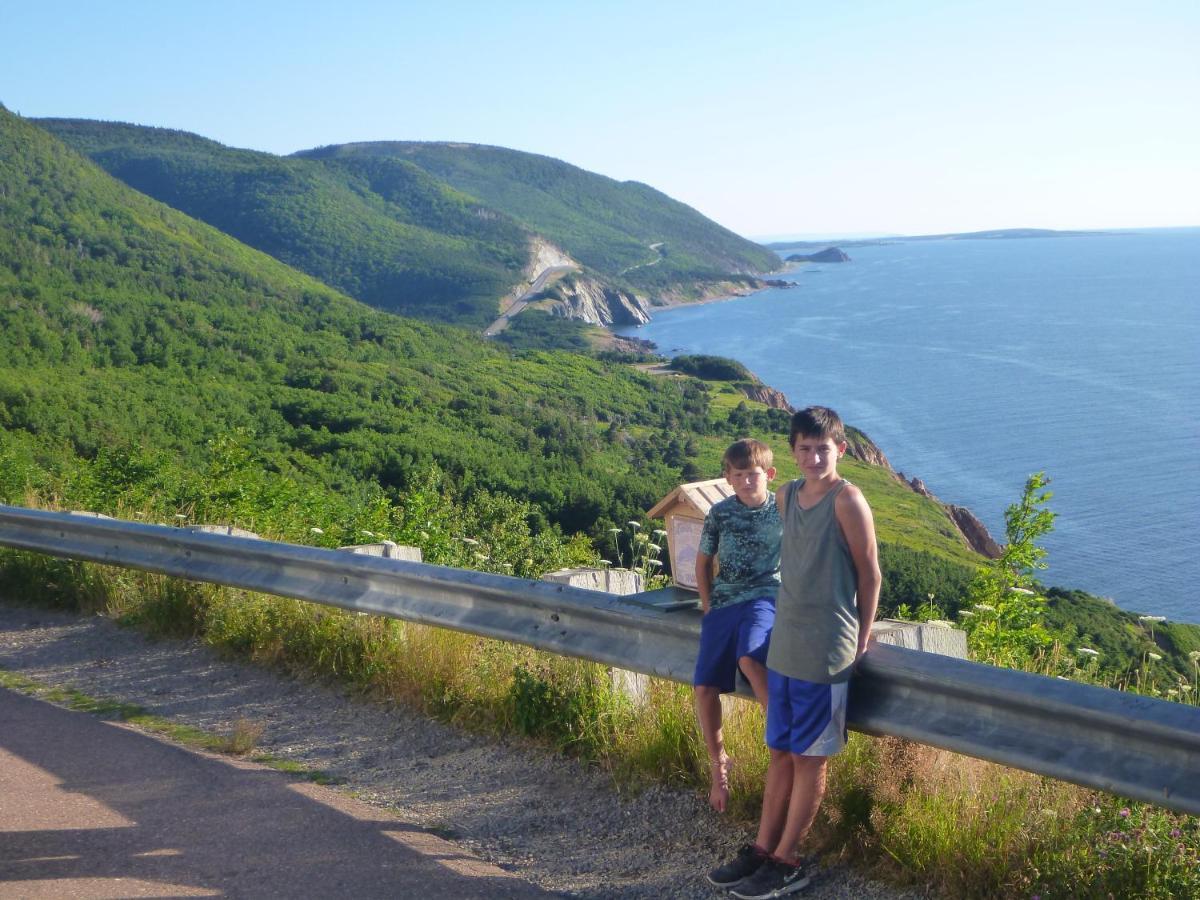Back Home Bed And Breakfast Membertou エクステリア 写真